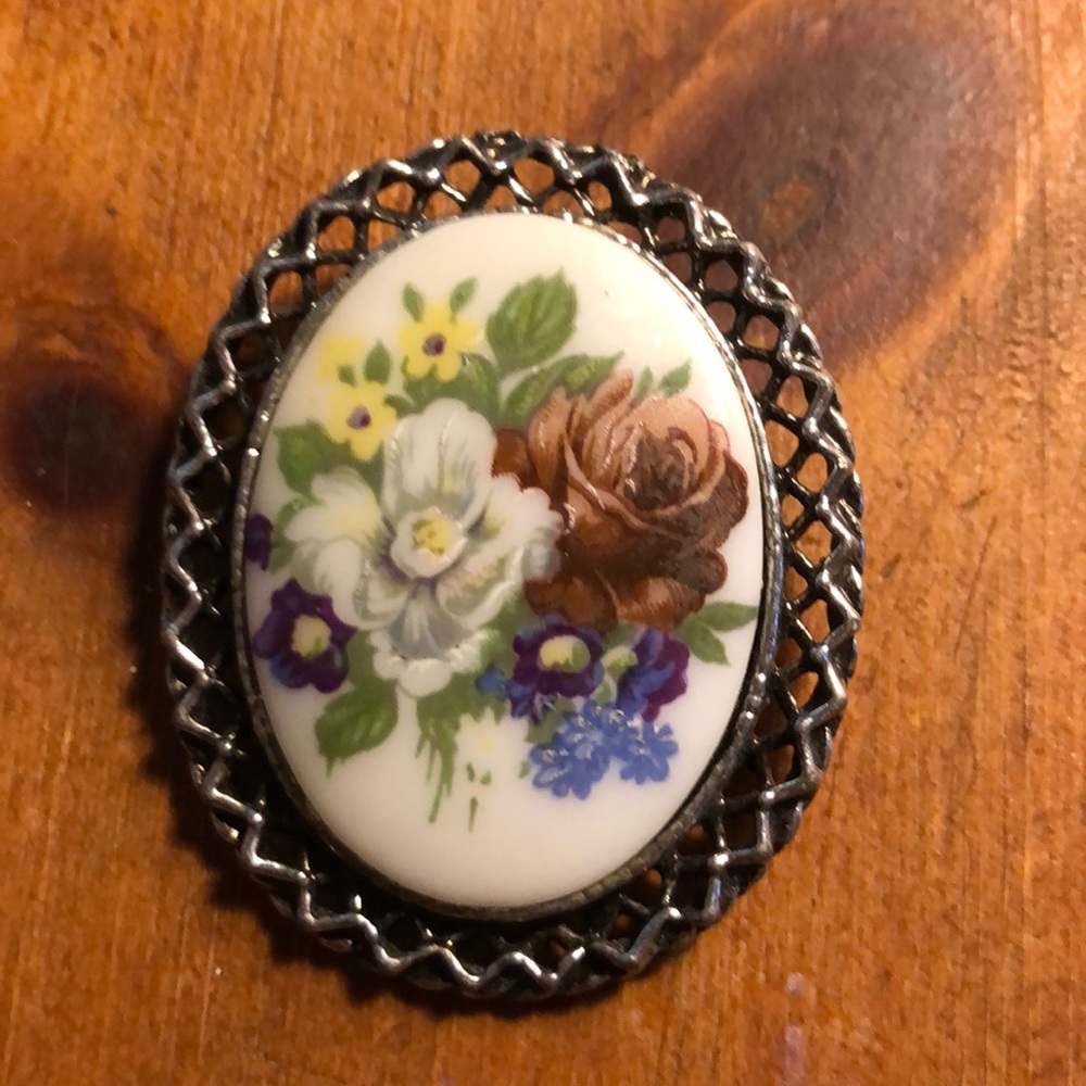 Flower pin/pendant